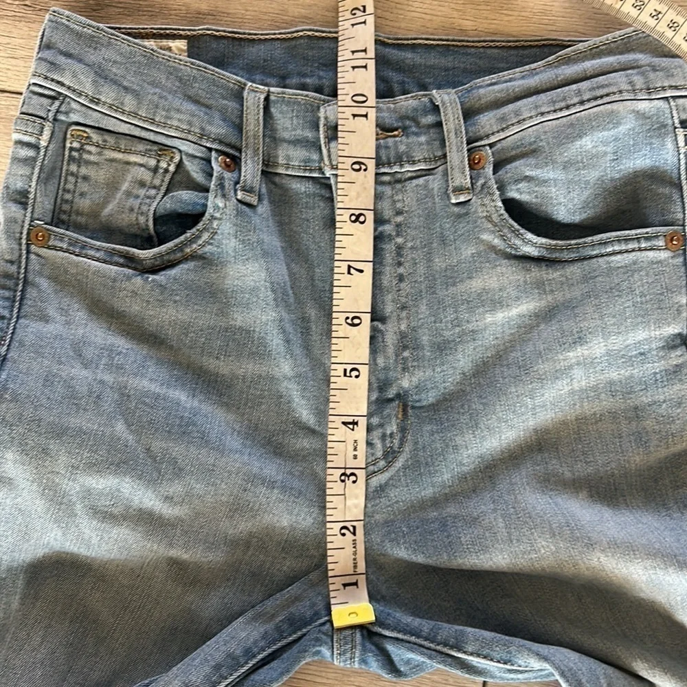 Levi’s premium denim size 26 straight leg ankle jeans